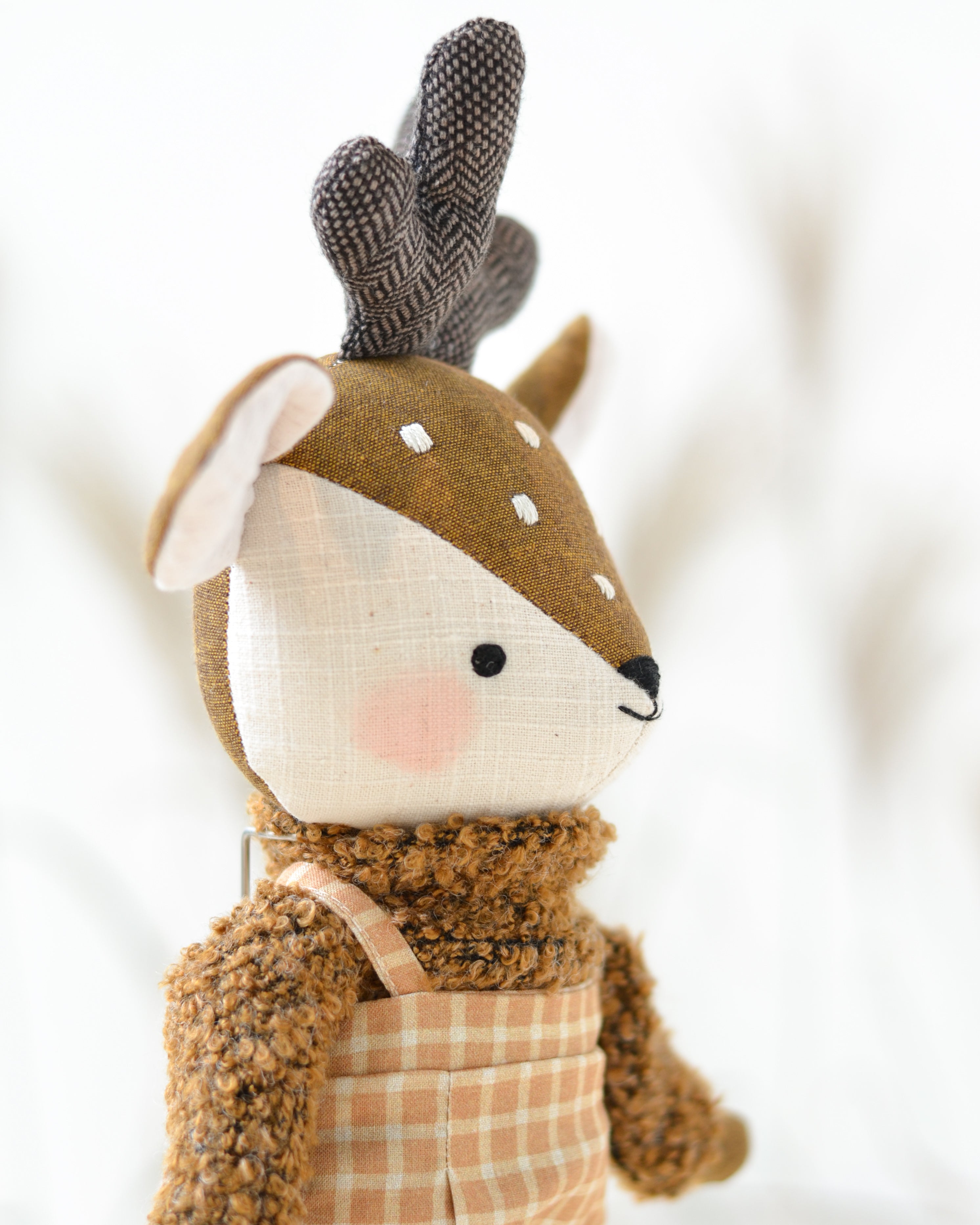 Muñeca cervatillo Louis