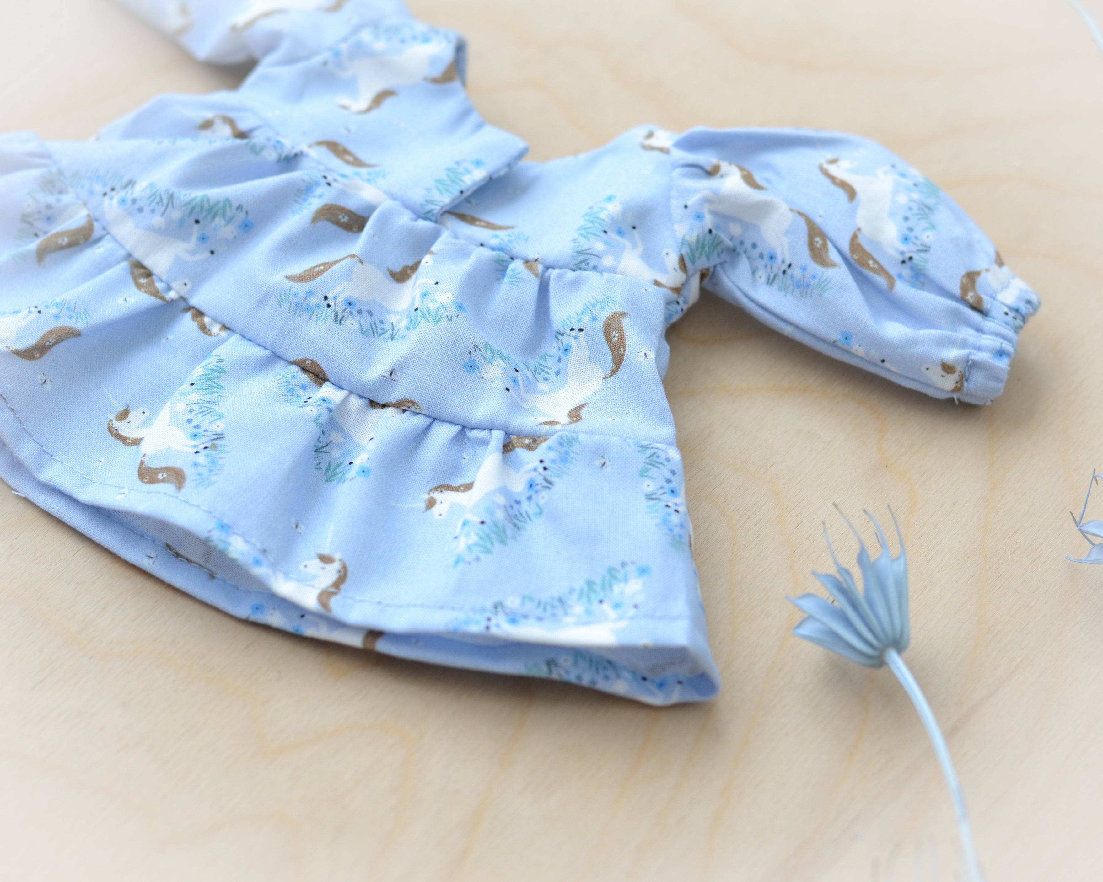 青いユニコーンドレス