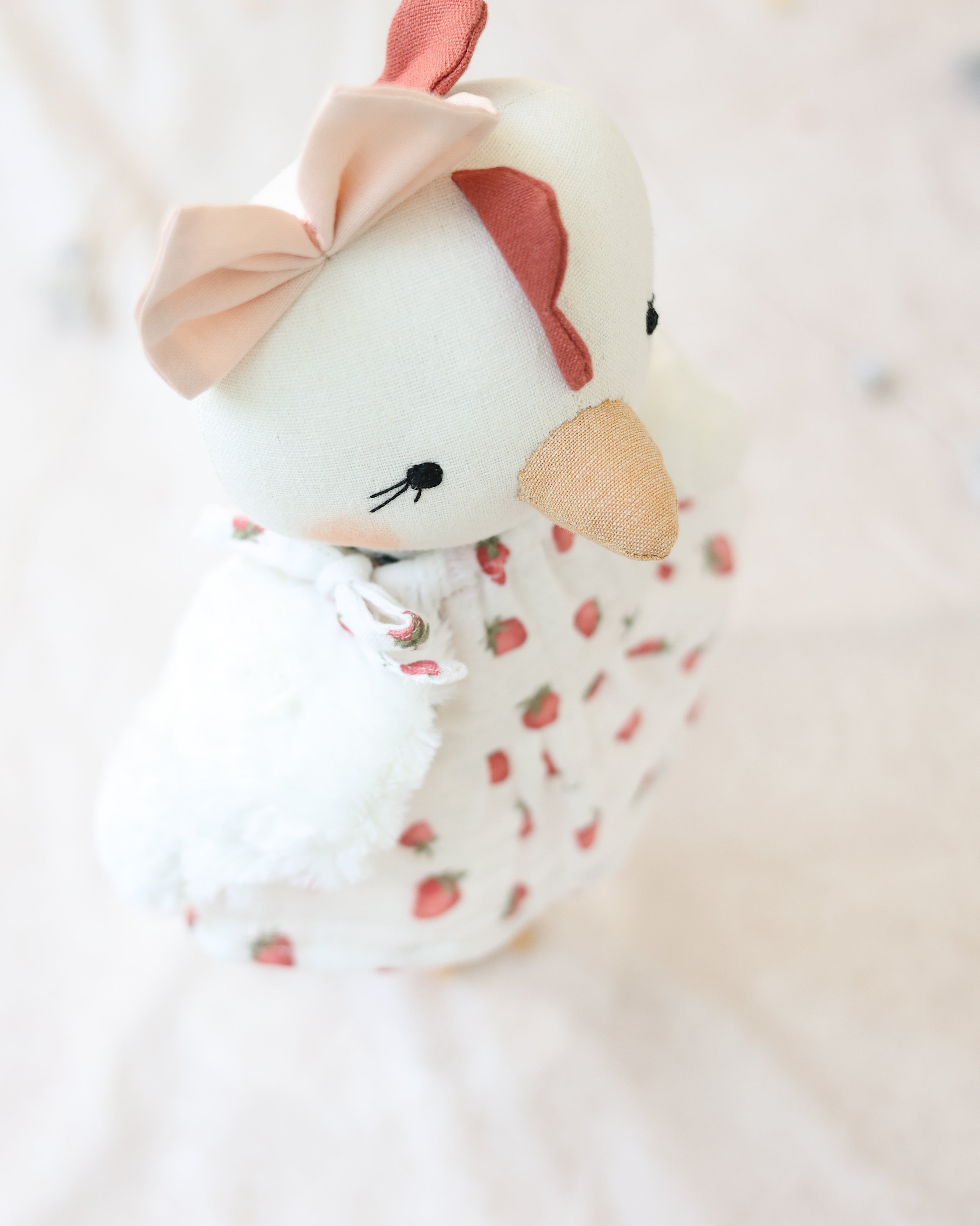 Muñeca de Pollo Claire Vestido de Fresa