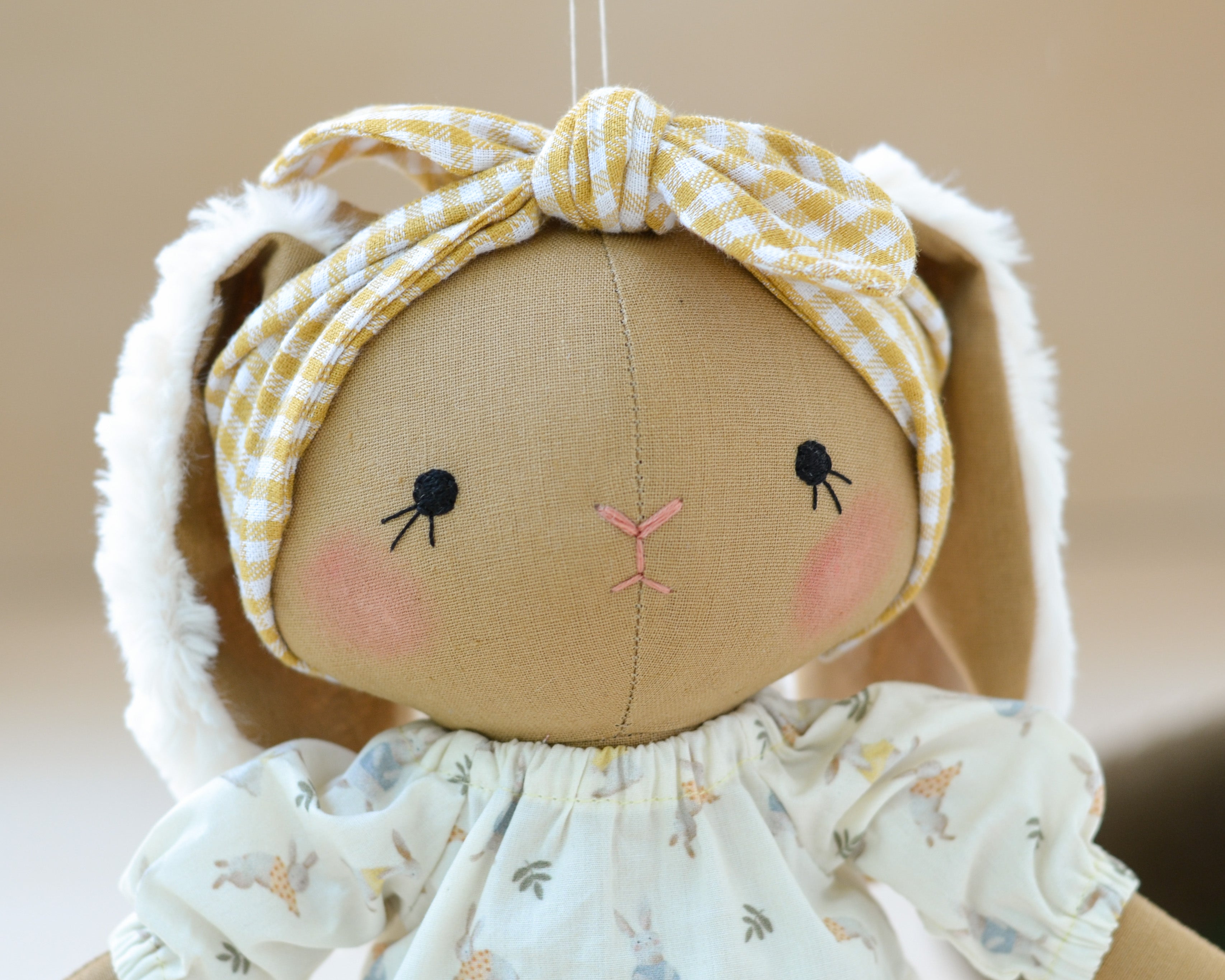 Coelho de Pelúcia Jeanne