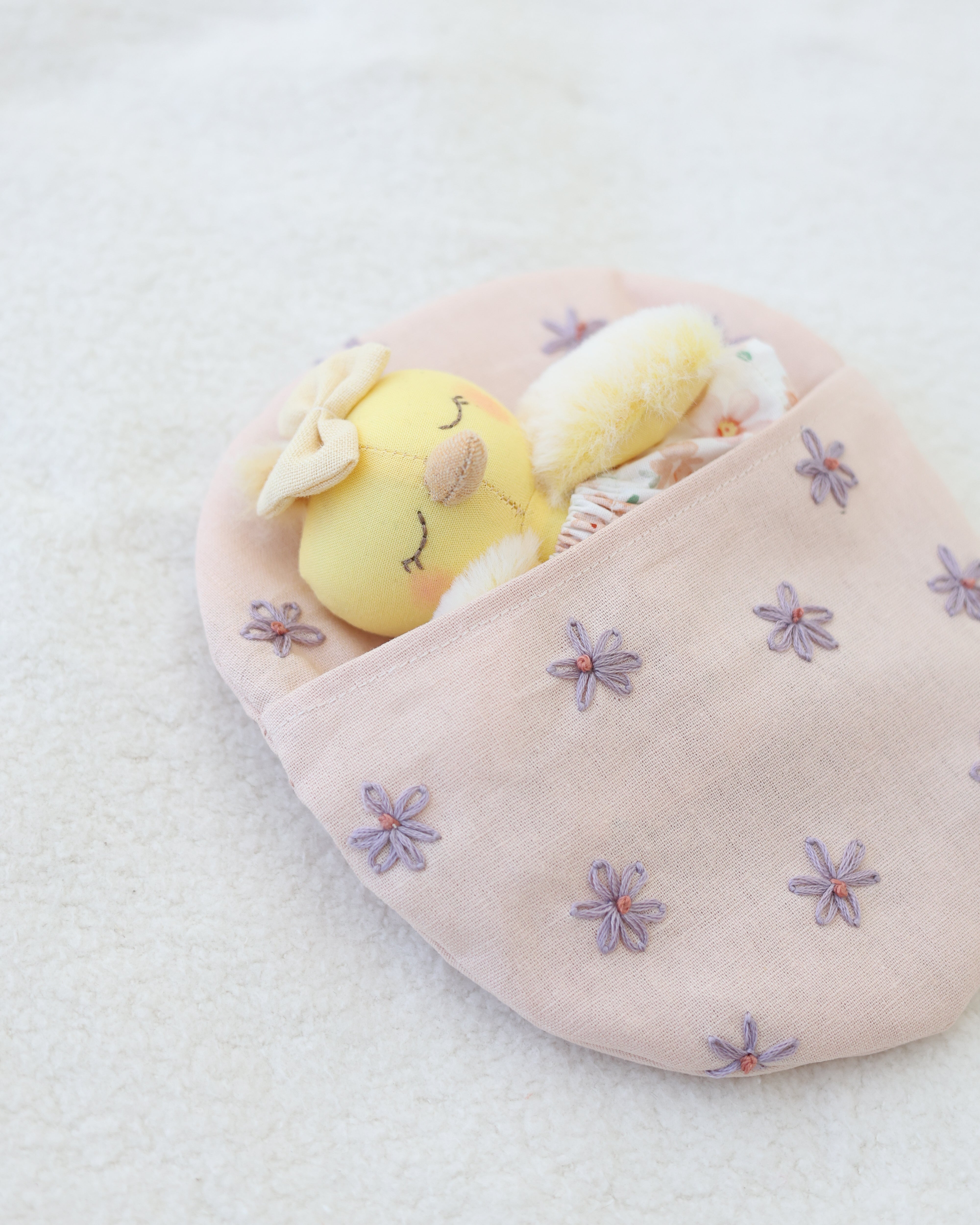 Mini Chick Robine and Easter Egg-shaped Bed