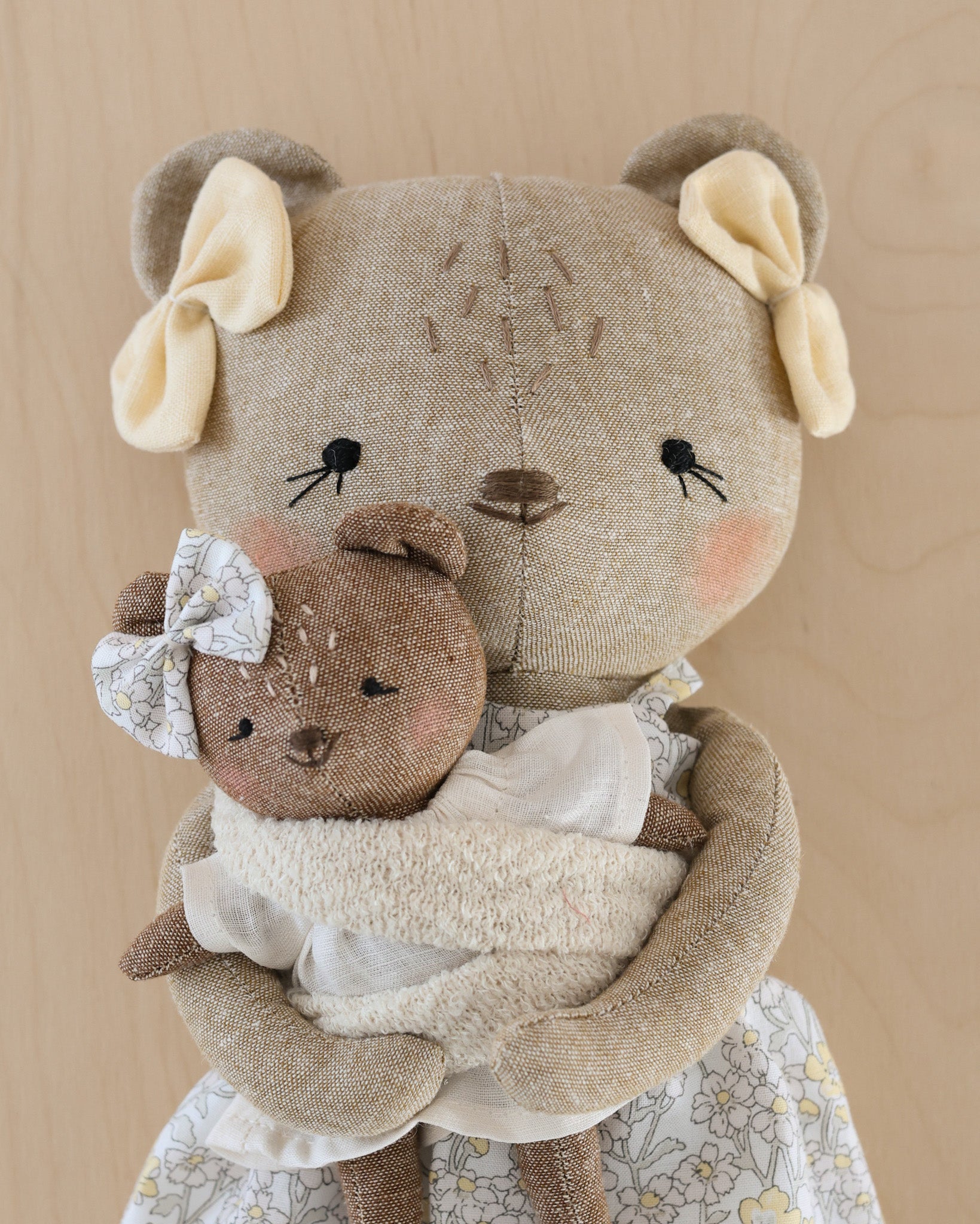 Poupée maman ours + bébé