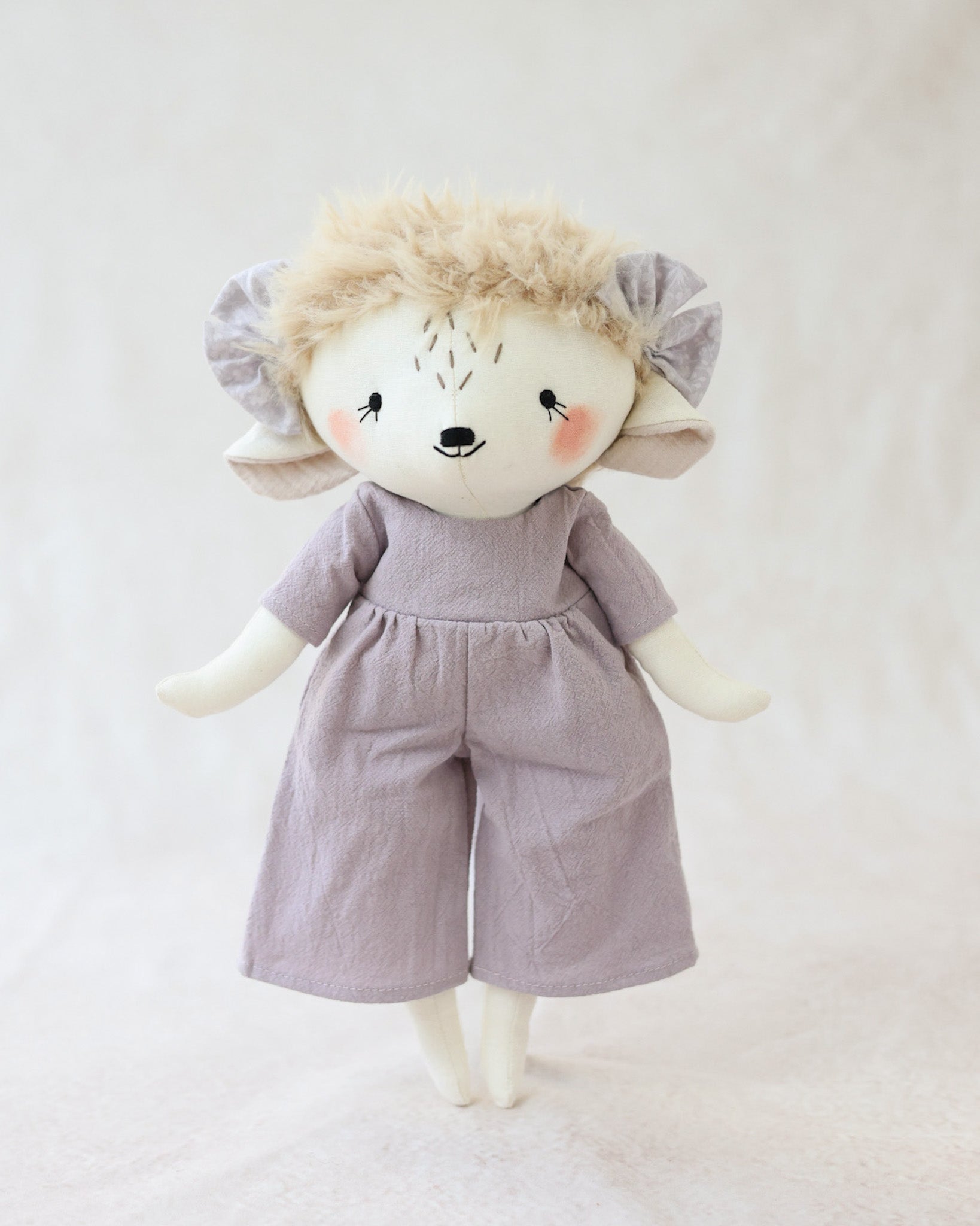 Poupée Peluche hérisson combinaison lavande