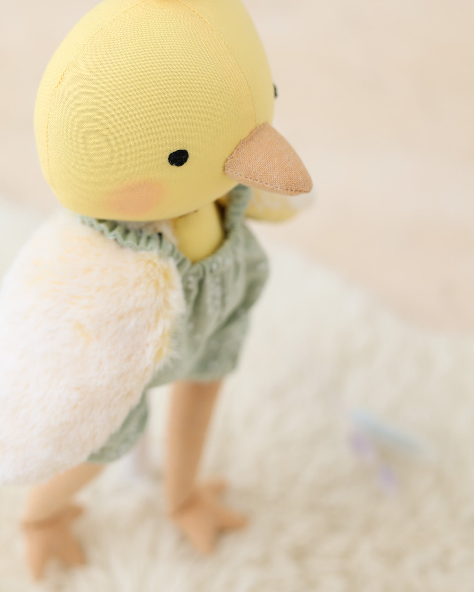 Pantalones bombachos verdes con tirantes de muñeca pollito Robin