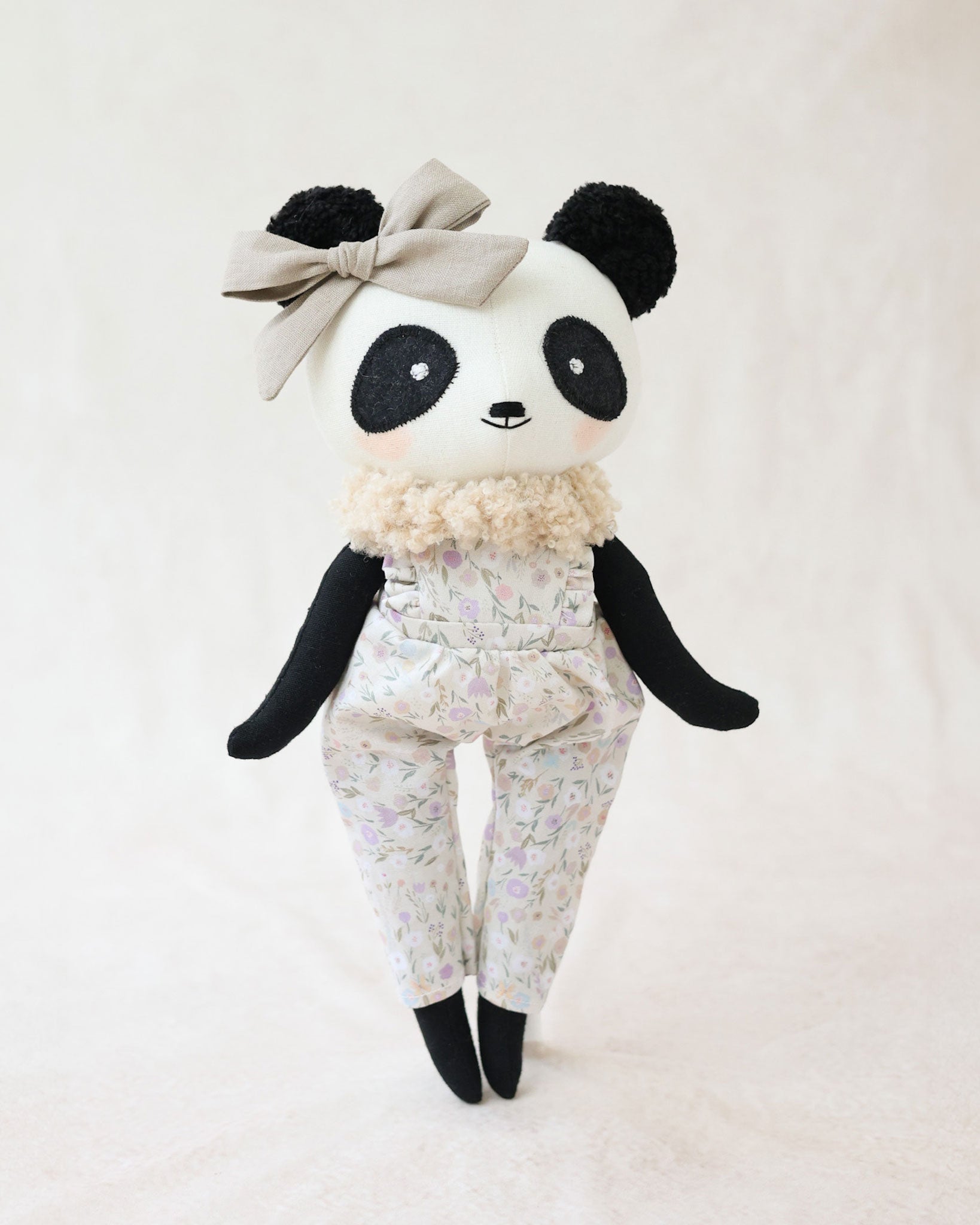 Poupée Peluche Panda combinaison fleur et écharpe infinie