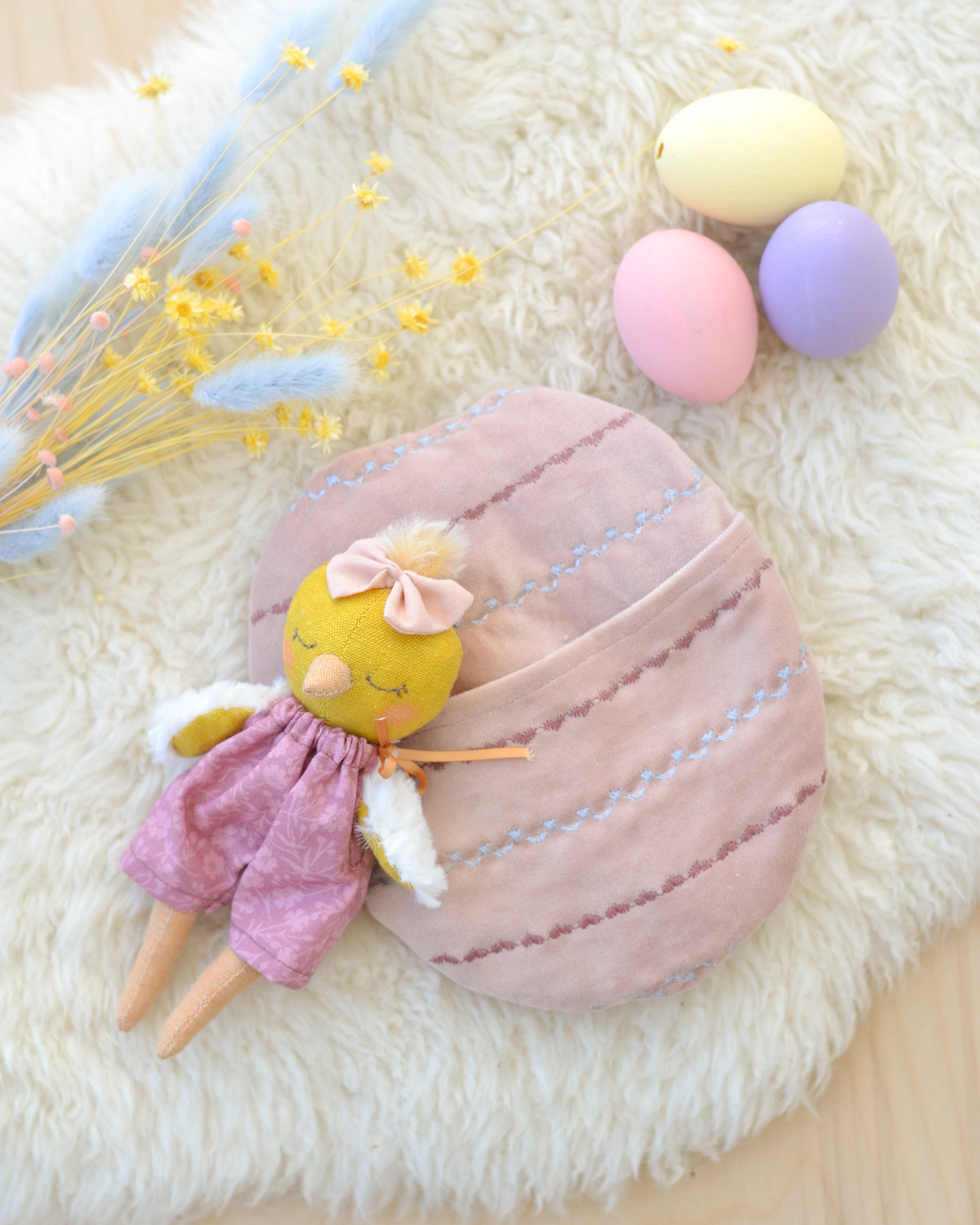 Mini Chick and Easter Egg-shaped Bed cotton velvet