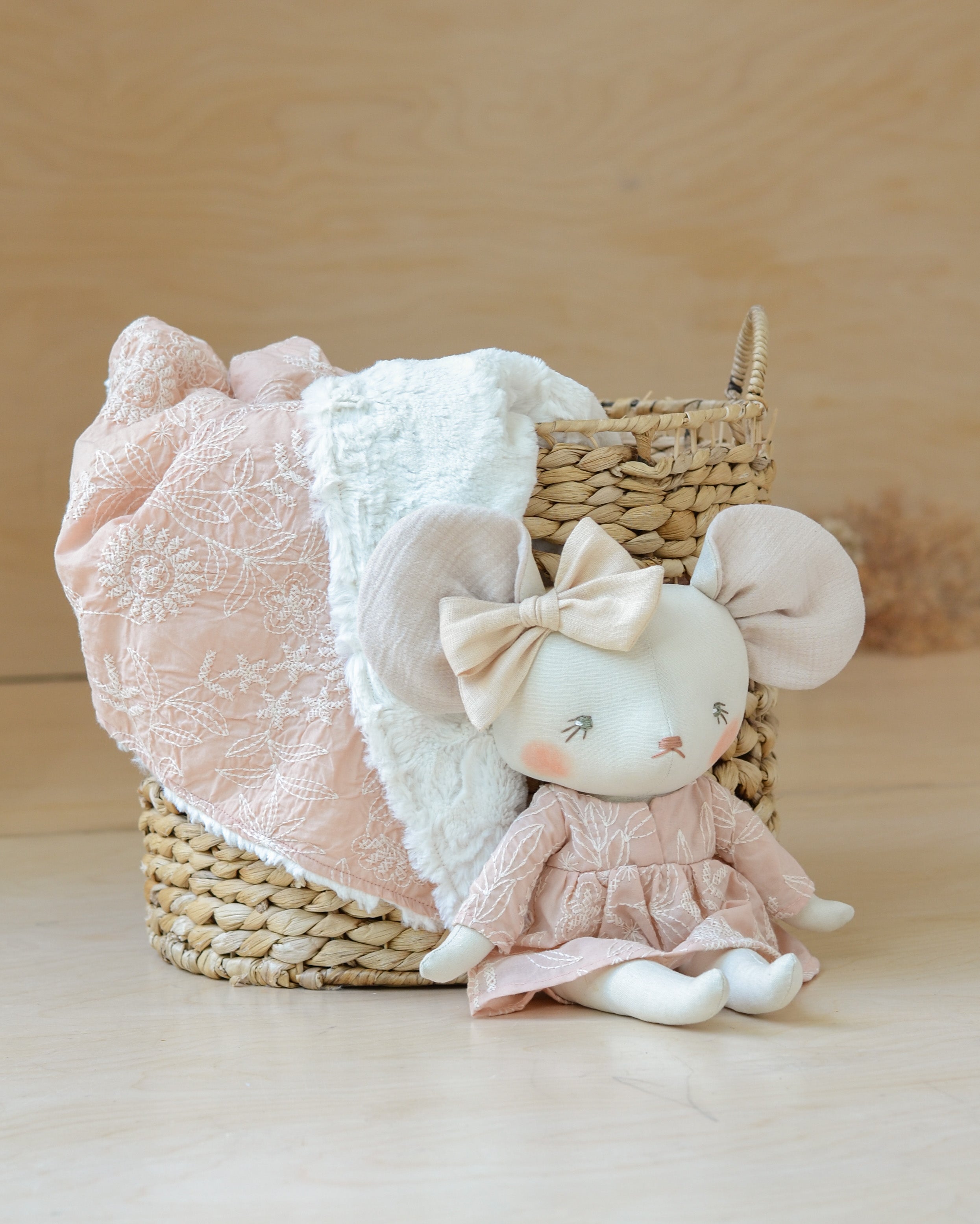 Ensemble poupée souris et couverture | Rose motif floral brodé