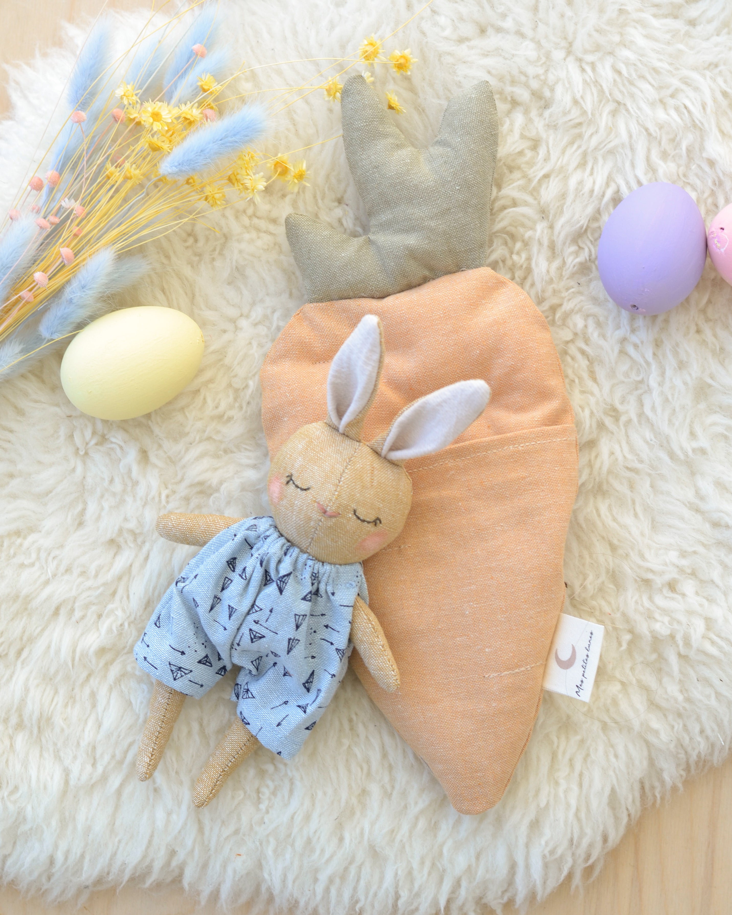 Mini lapin et petit lit carotte