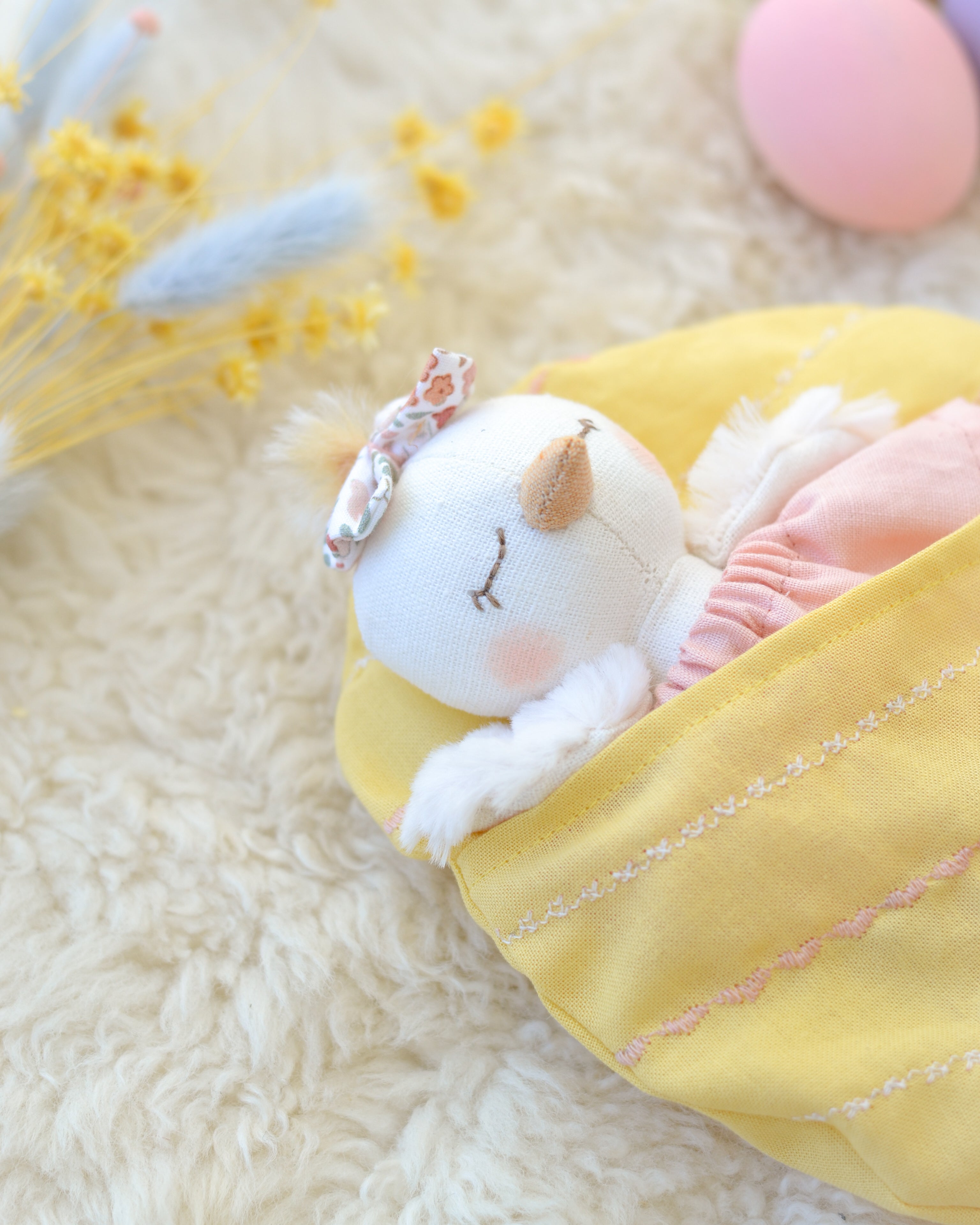 Mini Chick and Easter Egg-shaped Bed yellow